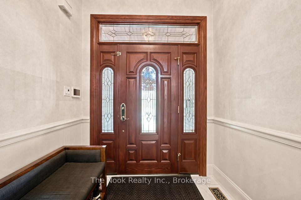 1018 Lockwood Circle, Newmarket, ON L3X 1M2 5