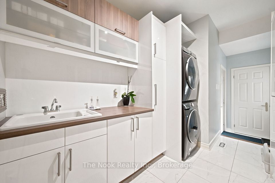 1018 Lockwood Circle, Newmarket, ON L3X 1M2 21
