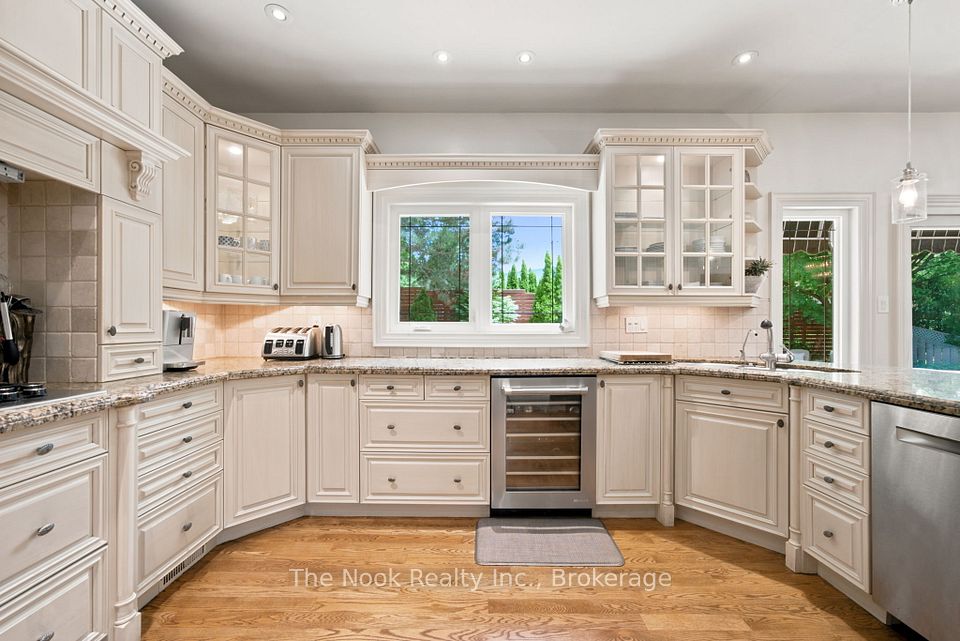 1018 Lockwood Circle, Newmarket, ON L3X 1M2 9