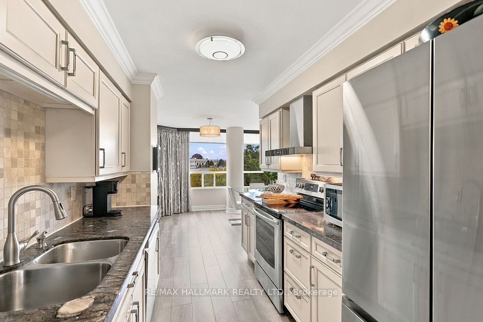 7 Townsgate Drive 415, Vaughan, ON L4J 7Z9 4
