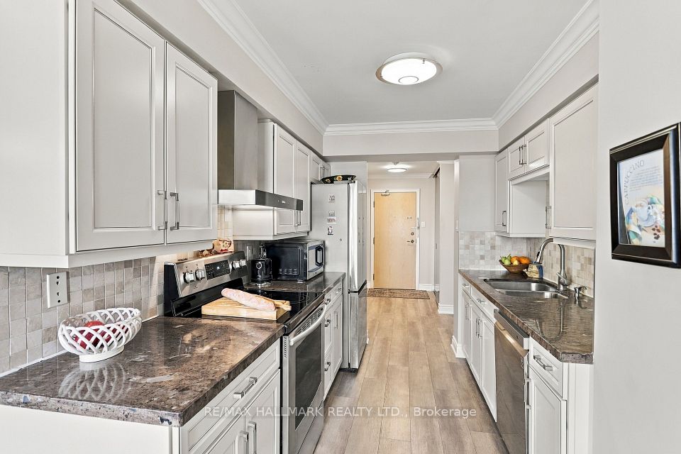 7 Townsgate Drive 415, Vaughan, ON L4J 7Z9 5