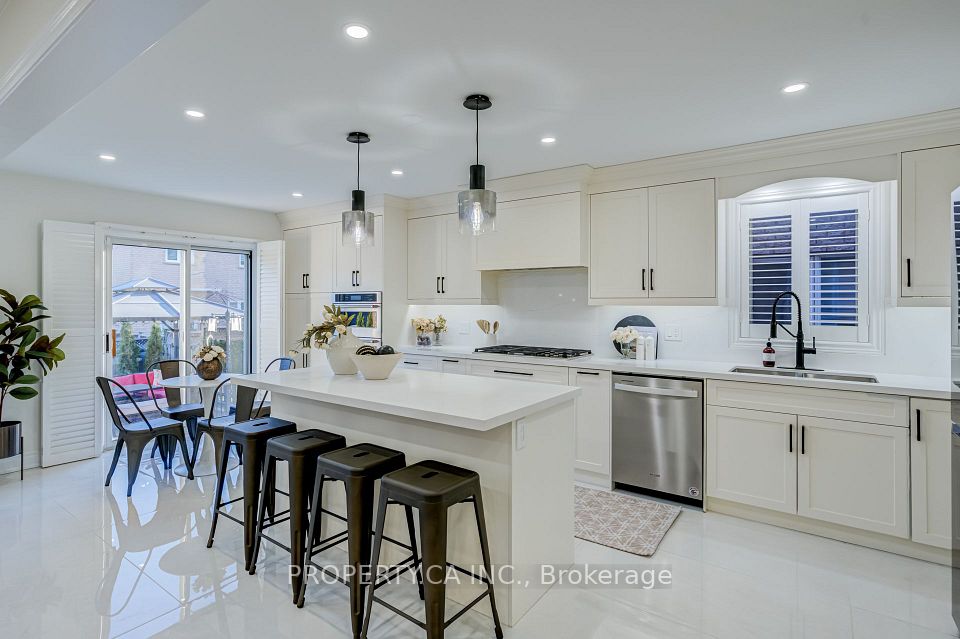 131 Giotto Crescent, Vaughan, ON L6A 3N7 8