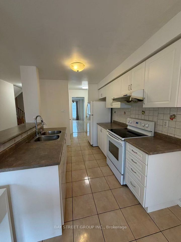 730 Castlemore Avenue, Markham, ON L6E 1M9 5