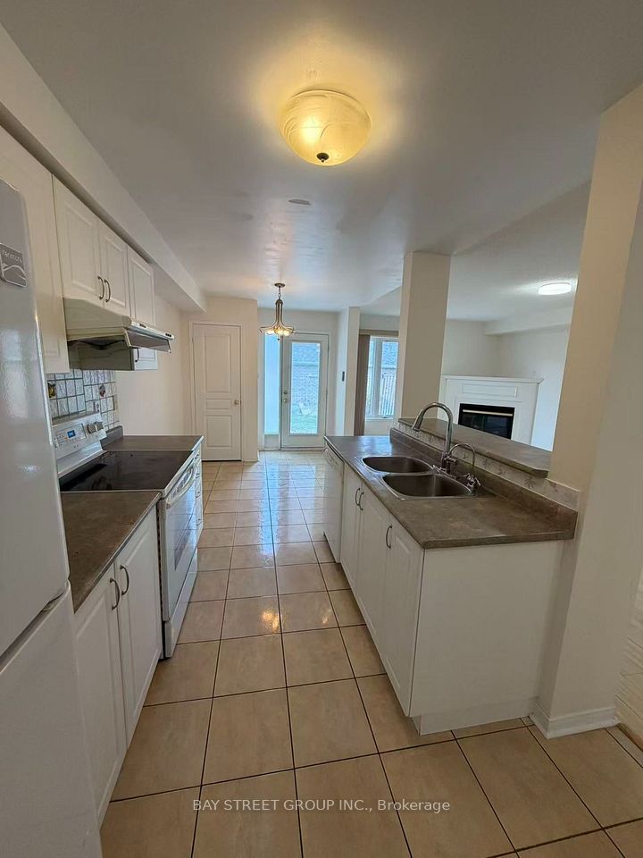 730 Castlemore Avenue, Markham, ON L6E 1M9 10