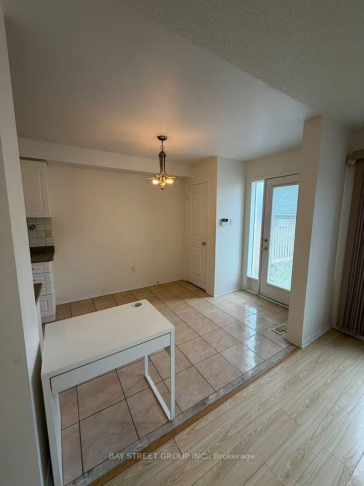 730 Castlemore Avenue, Markham, ON L6E 1M9 8
