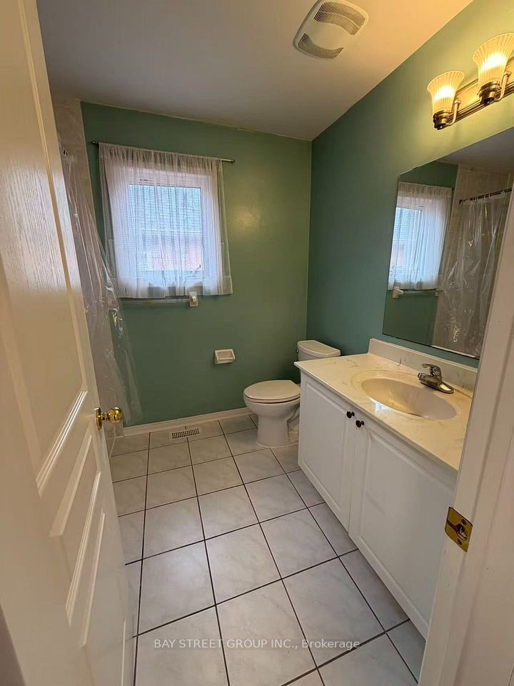 730 Castlemore Avenue, Markham, ON L6E 1M9 12