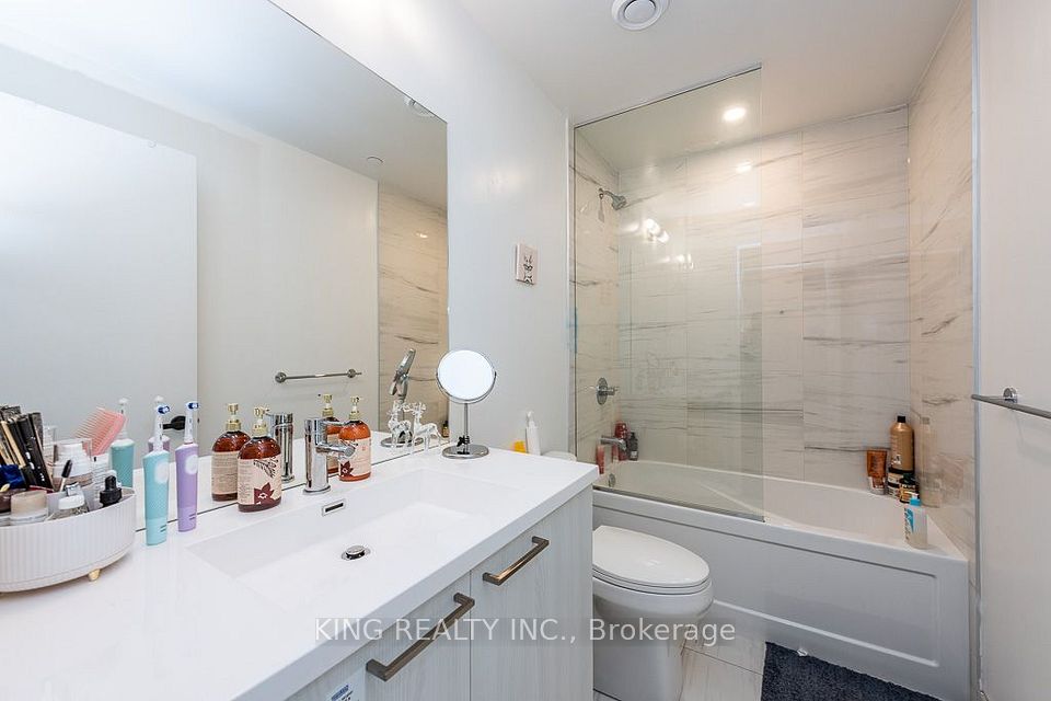 225 Commerce Street 6303, Vaughan, ON L4K 0P9 25