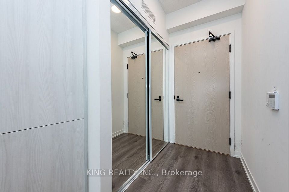 225 Commerce Street 6303, Vaughan, ON L4K 0P9 16