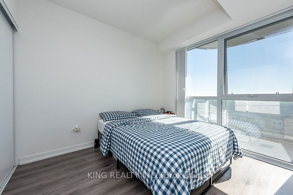 225 Commerce Street 6303, Vaughan, ON L4K 0P9 3