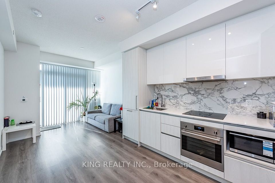 225 Commerce Street 6303, Vaughan, ON L4K 0P9 5