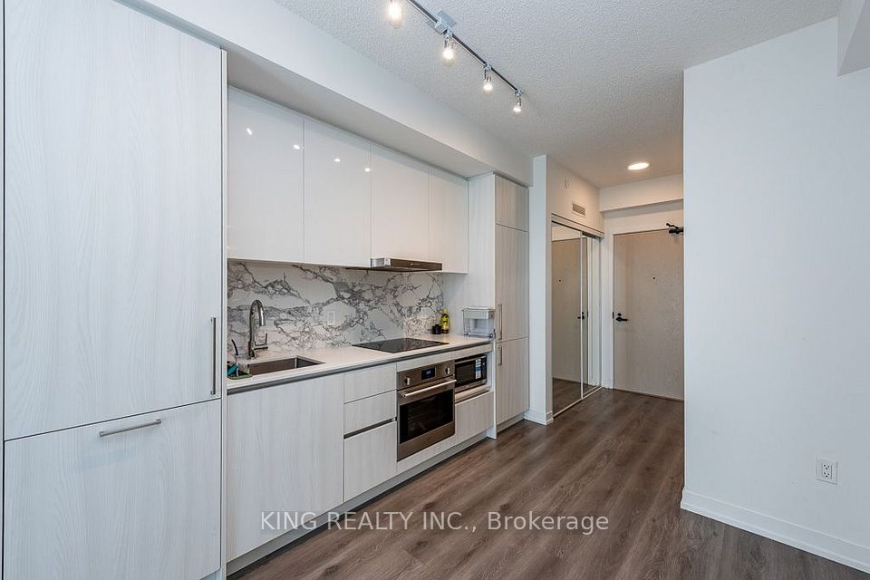 225 Commerce Street 6303, Vaughan, ON L4K 0P9 19