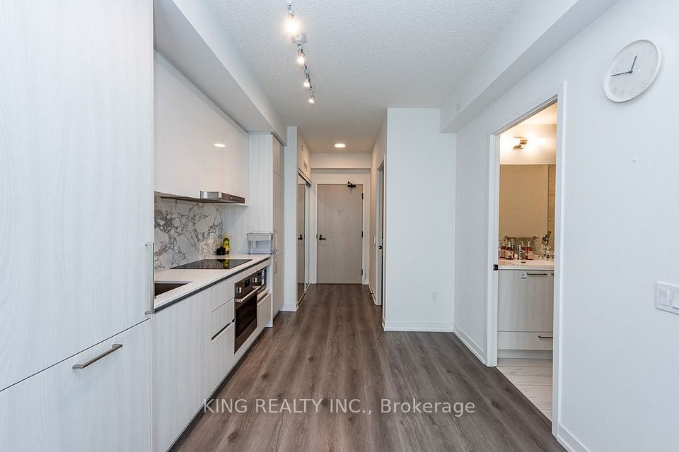 225 Commerce Street 6303, Vaughan, ON L4K 0P9 23
