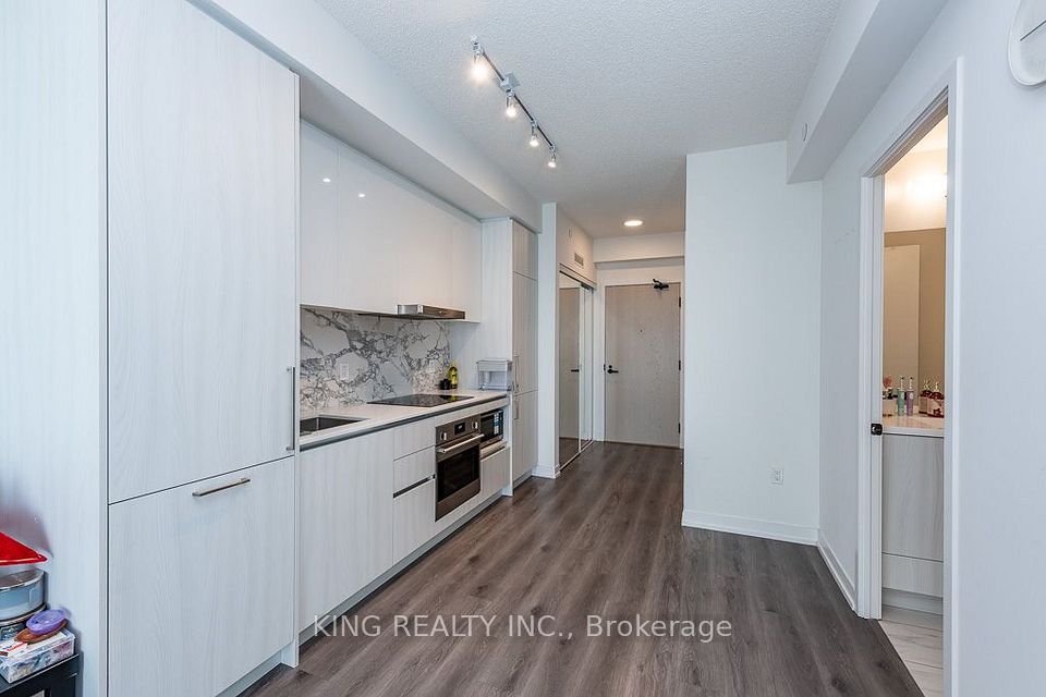 225 Commerce Street 6303, Vaughan, ON L4K 0P9 18