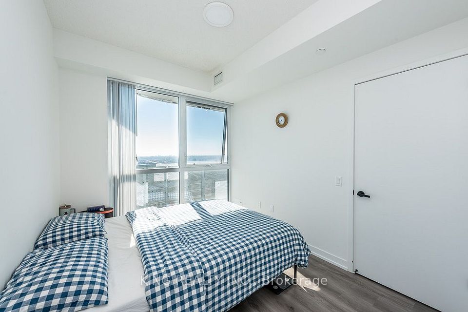 225 Commerce Street 6303, Vaughan, ON L4K 0P9 14