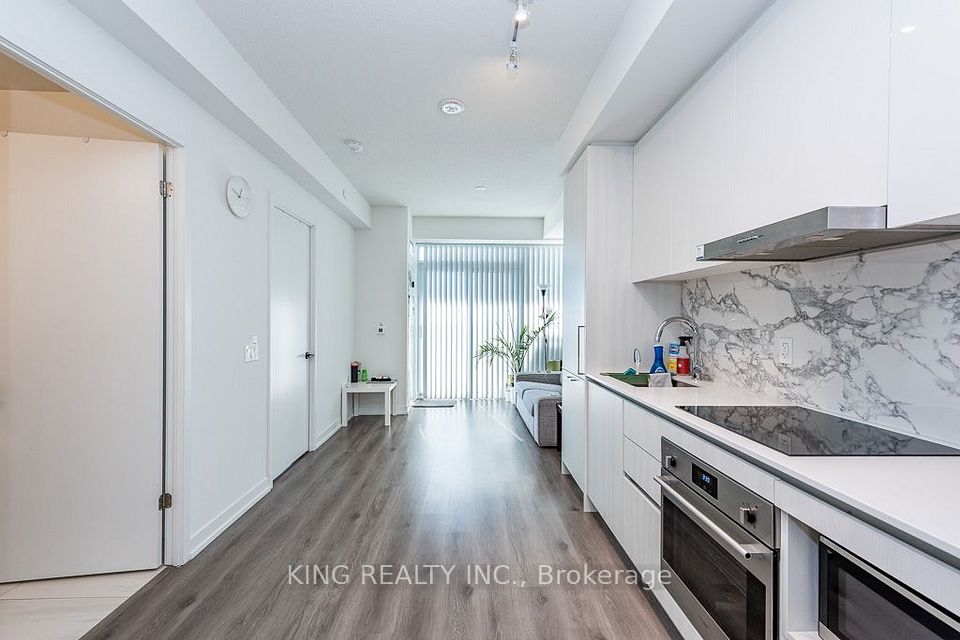 225 Commerce Street 6303, Vaughan, ON L4K 0P9 21
