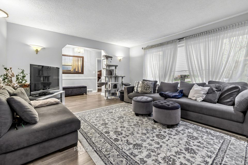 7676 Kipling Avenue, Vaughan, ON L4L 1Y6 8