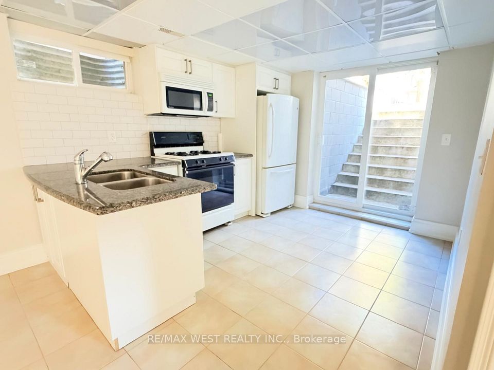 8243 Kipling Avenue, Vaughan, ON L4L 2A5 8