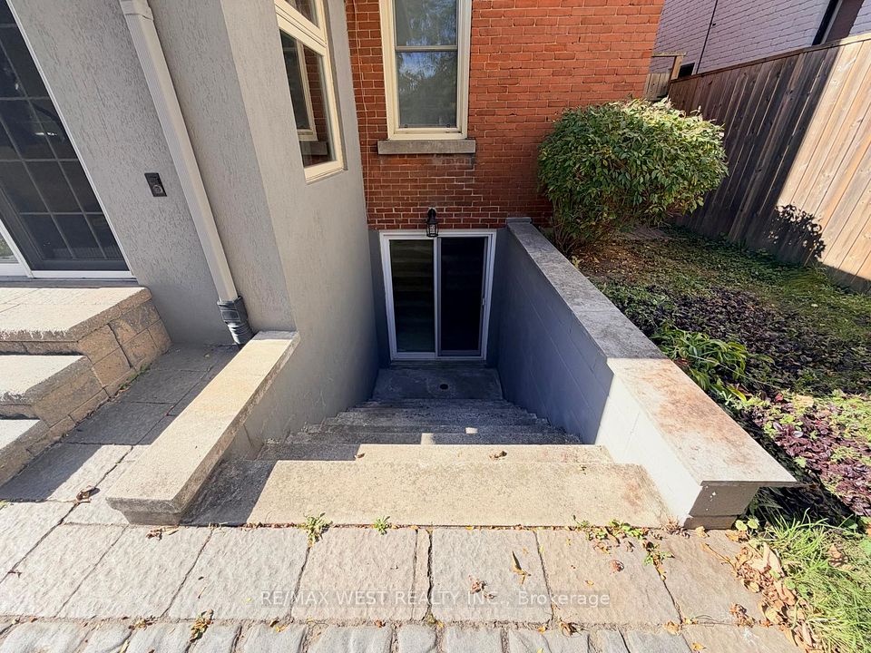 8243 Kipling Avenue, Vaughan, ON L4L 2A5 13