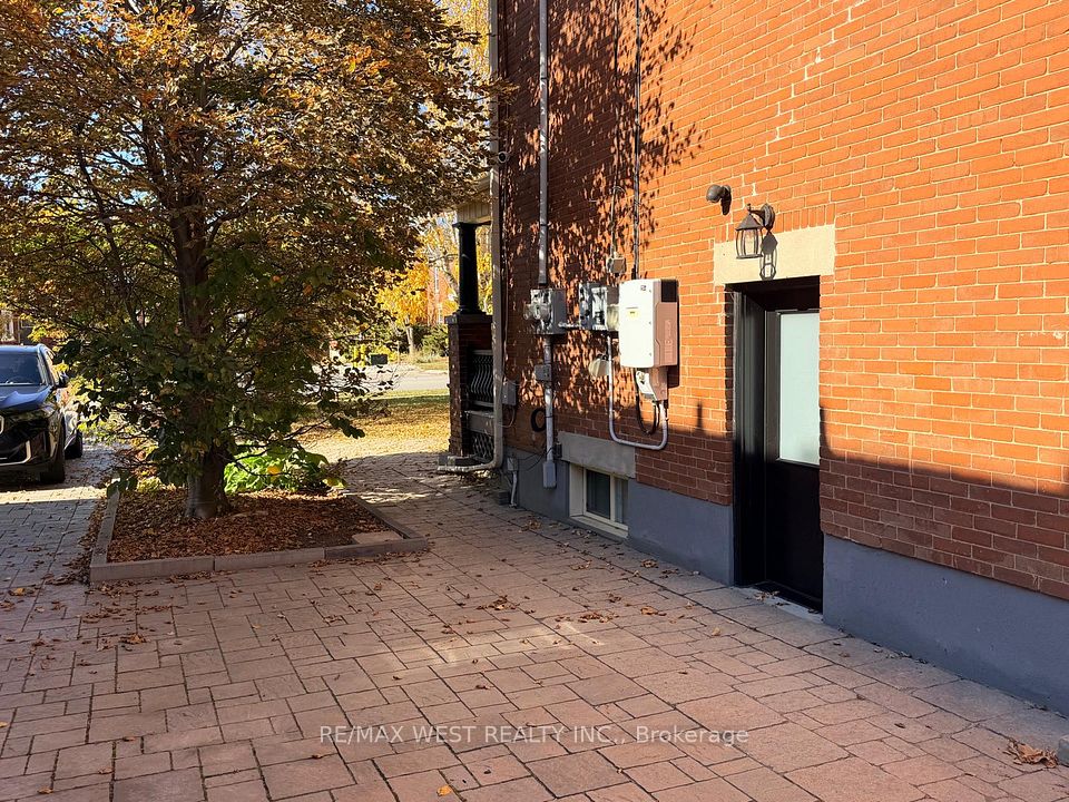 8243 Kipling Avenue, Vaughan, ON L4L 2A5 2