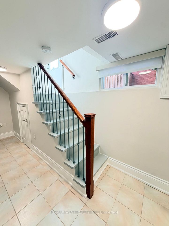 8243 Kipling Avenue, Vaughan, ON L4L 2A5 6