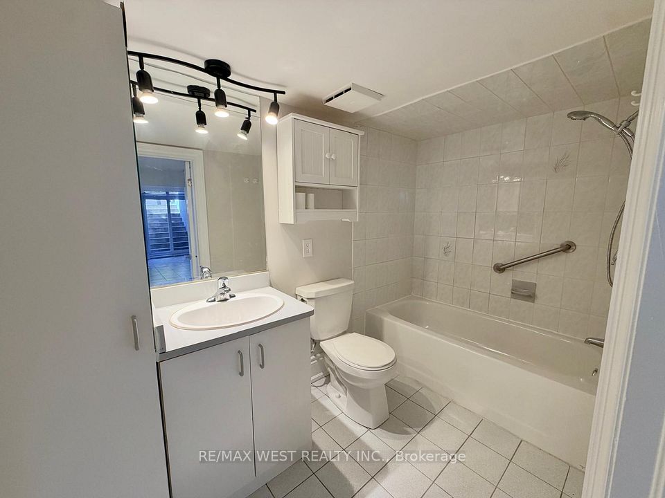 8243 Kipling Avenue, Vaughan, ON L4L 2A5 12