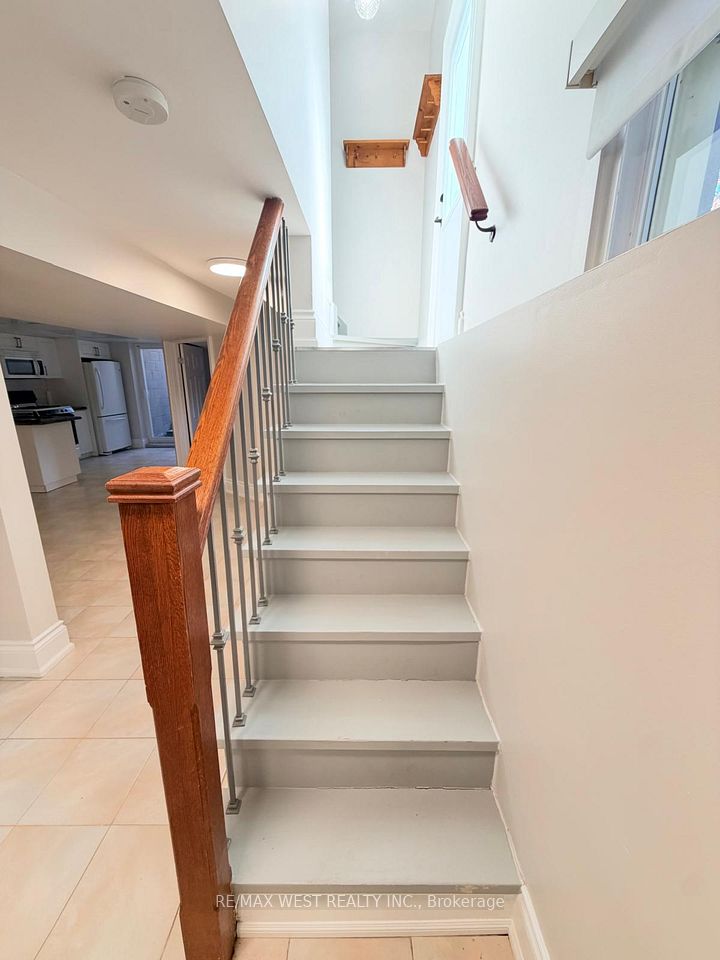8243 Kipling Avenue, Vaughan, ON L4L 2A5 5