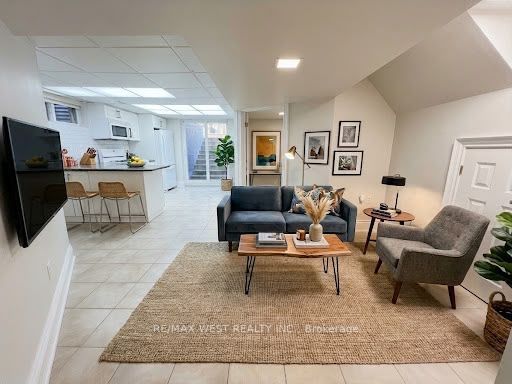 8243 Kipling Avenue, Vaughan, ON L4L 2A5 7