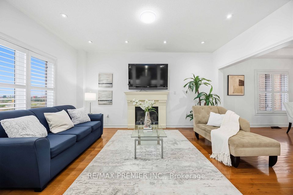 40 Ann Louise Crescent, Markham, ON L3S 0A8 9