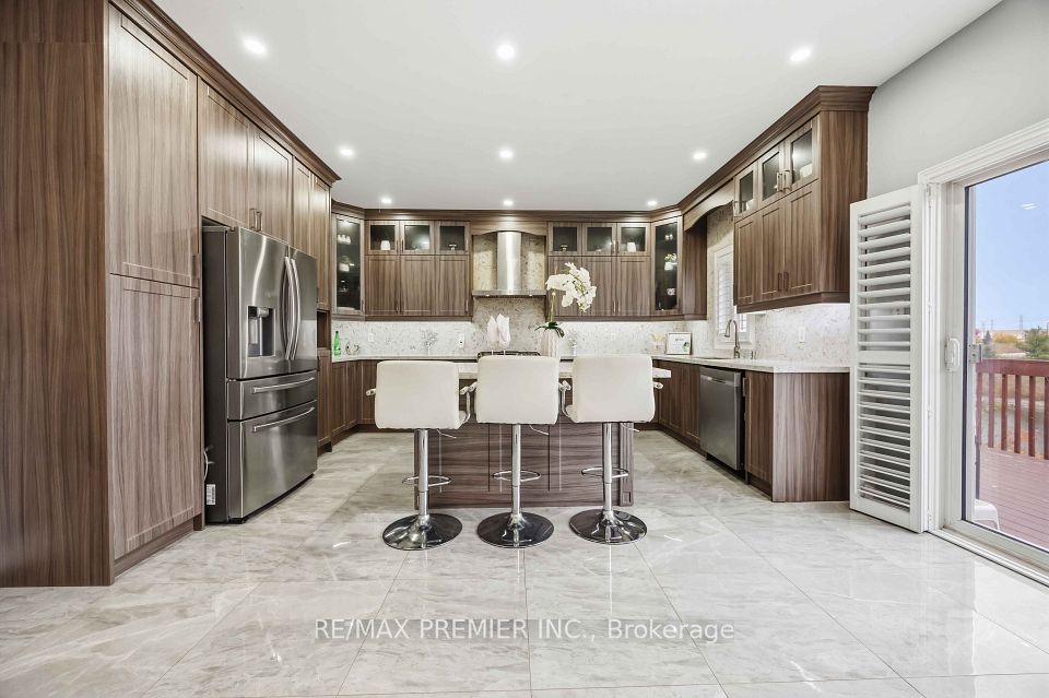 40 Ann Louise Crescent, Markham, ON L3S 0A8 11