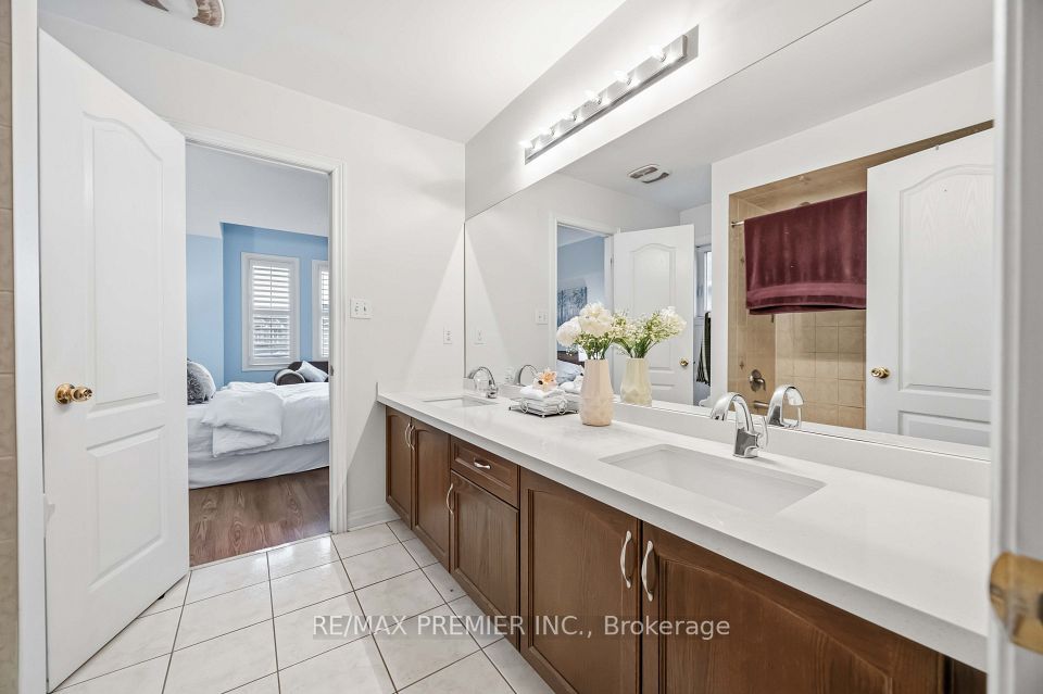 40 Ann Louise Crescent, Markham, ON L3S 0A8 22