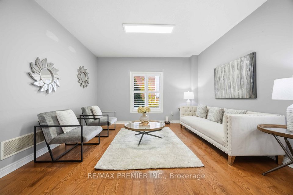 40 Ann Louise Crescent, Markham, ON L3S 0A8 2