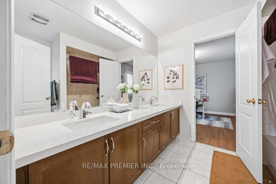 40 Ann Louise Crescent, Markham, ON L3S 0A8 21