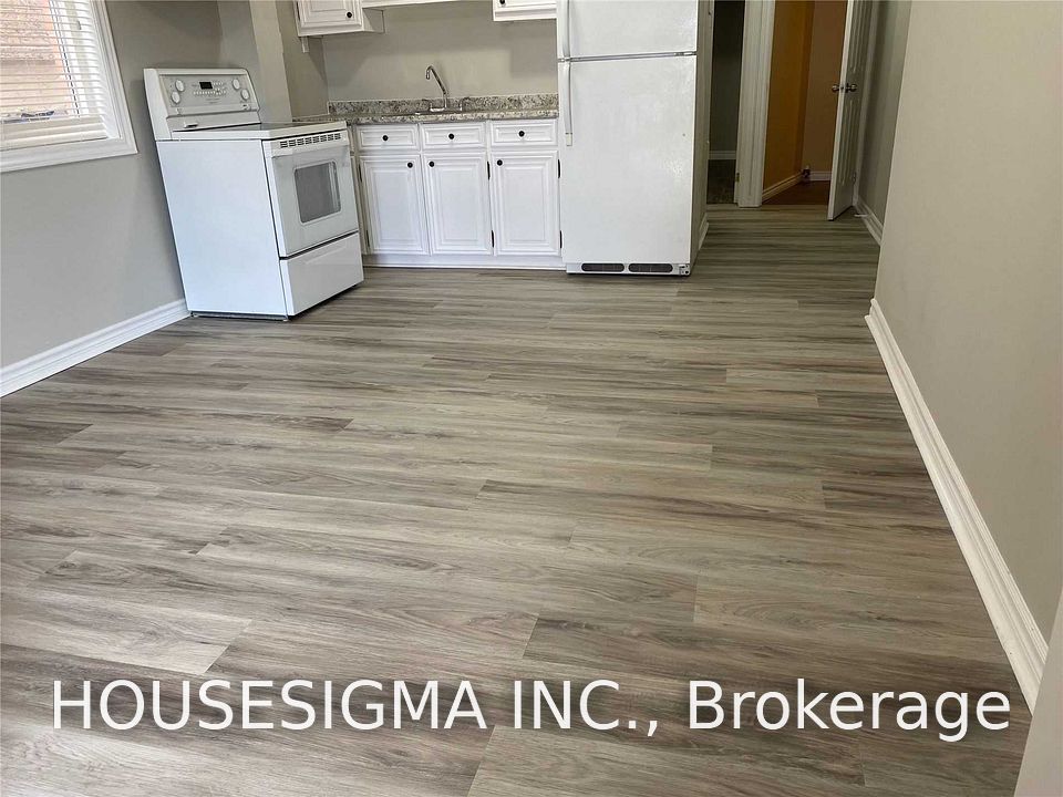329 Bathurst Glen Drive B1, Vaughan, ON L4J 9A3 5