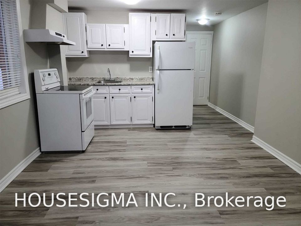 329 Bathurst Glen Drive B1, Vaughan, ON L4J 9A3 2