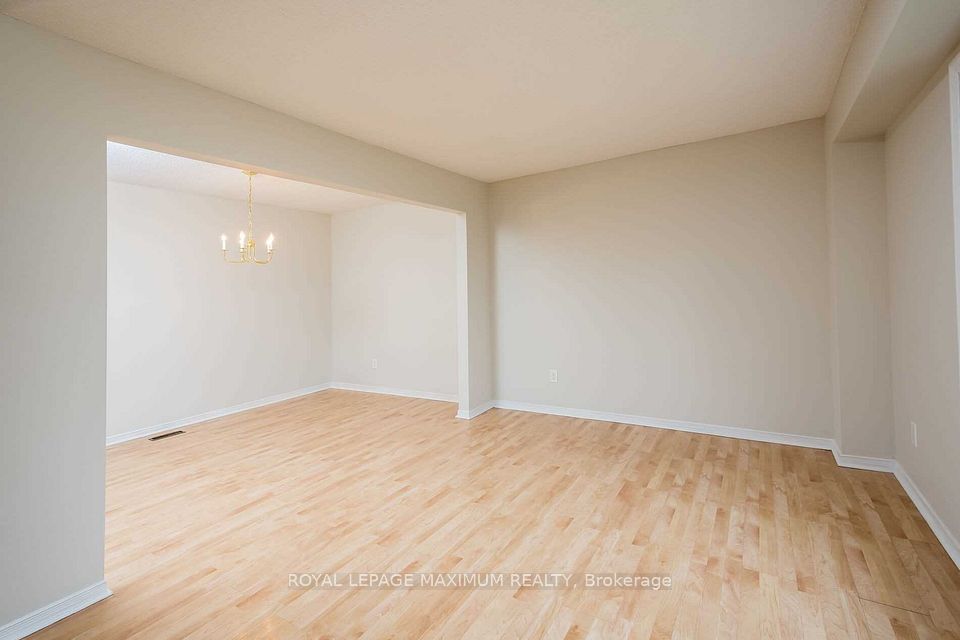 97 Coles Avenue, Vaughan, ON L4L 1L8 7