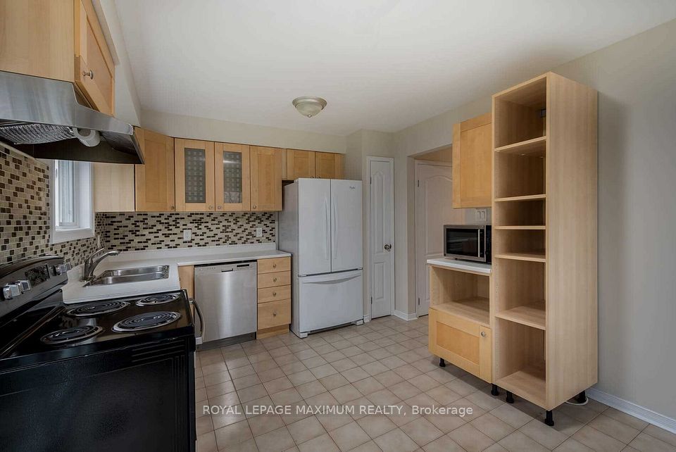 97 Coles Avenue, Vaughan, ON L4L 1L8 15