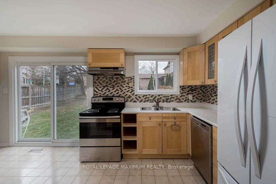 97 Coles Avenue, Vaughan, ON L4L 1L8 16