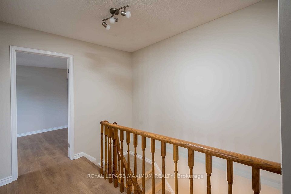 97 Coles Avenue, Vaughan, ON L4L 1L8 19