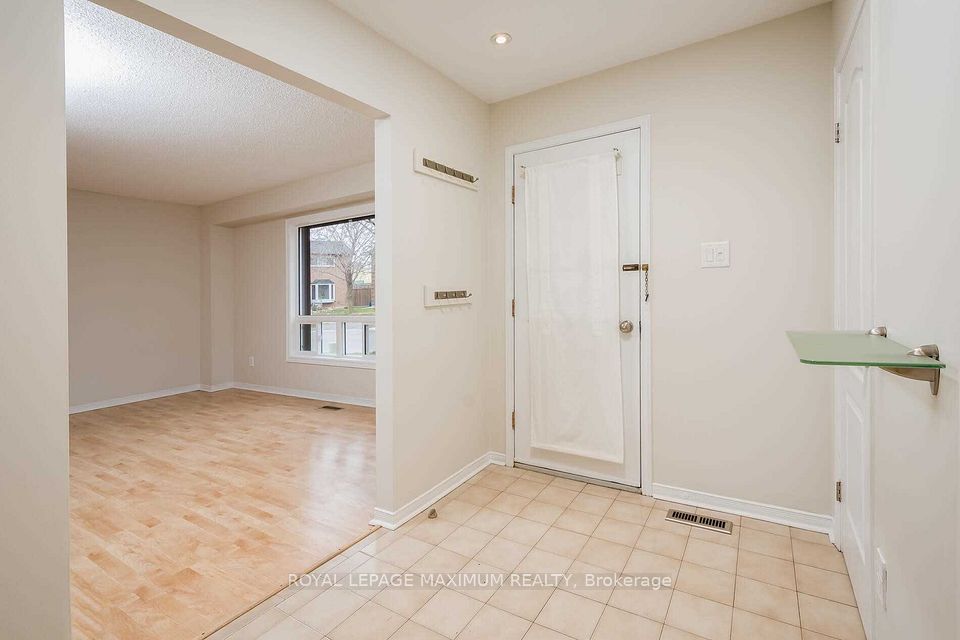 97 Coles Avenue, Vaughan, ON L4L 1L8 5