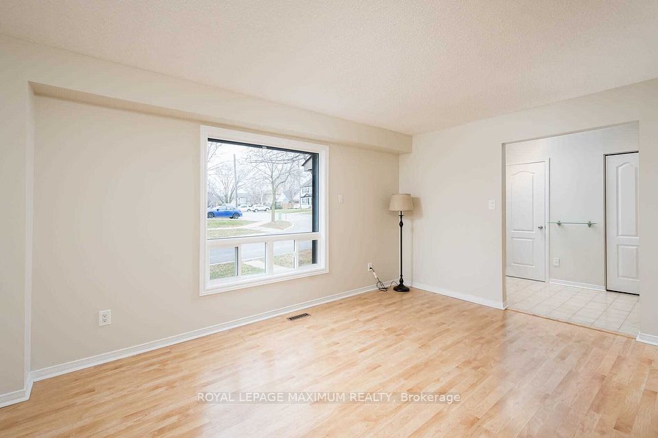 97 Coles Avenue, Vaughan, ON L4L 1L8 8
