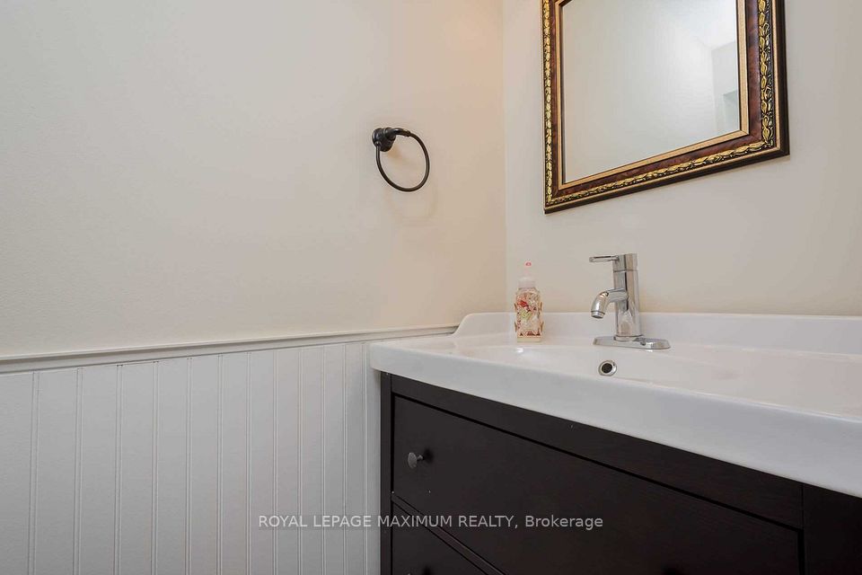 97 Coles Avenue, Vaughan, ON L4L 1L8 18