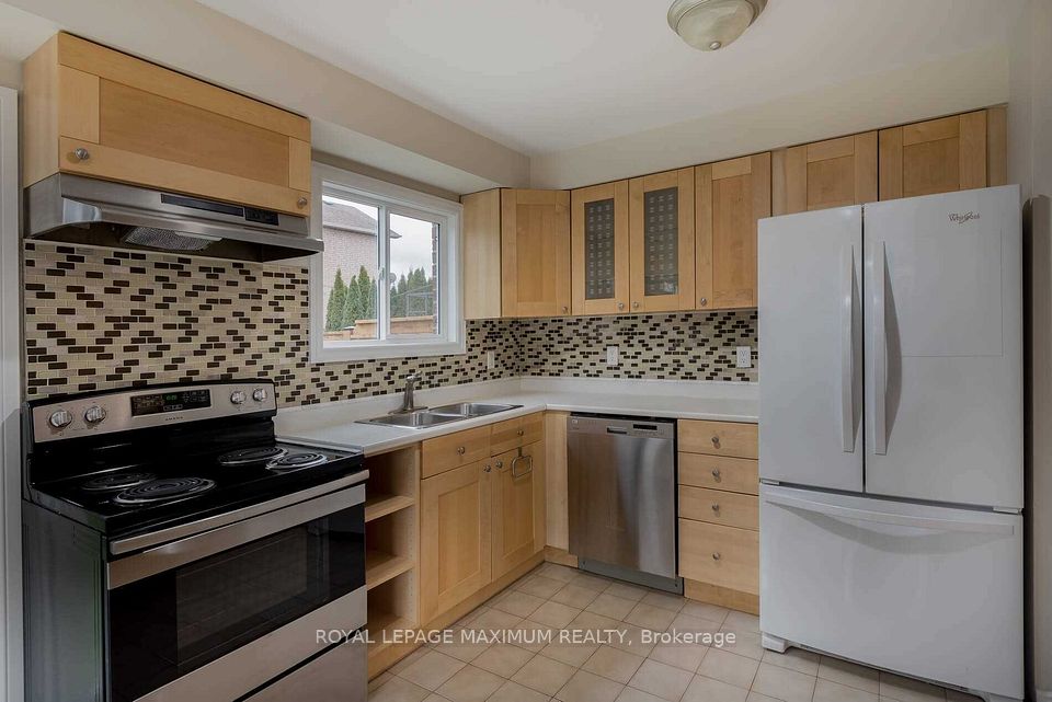 97 Coles Avenue, Vaughan, ON L4L 1L8 13