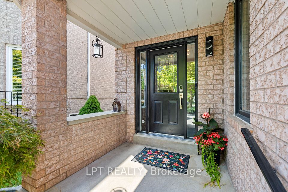 416 Flanagan Court, Newmarket, ON L3X 2E9 5