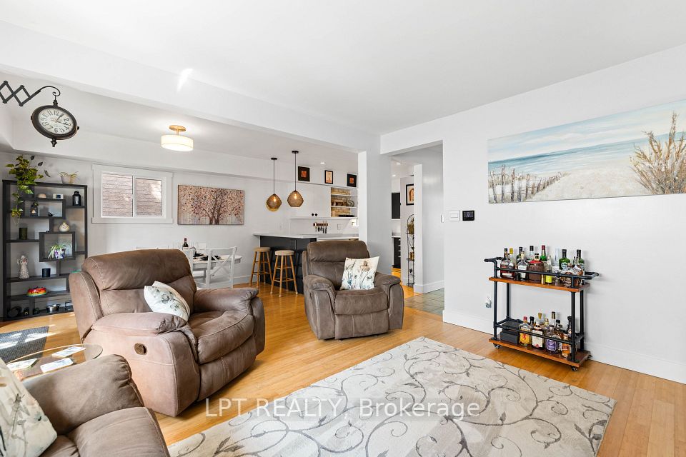 416 Flanagan Court, Newmarket, ON L3X 2E9 17