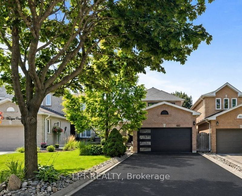 Detached at 416 Flanagan Court, Newmarket, ON L3X 2E9