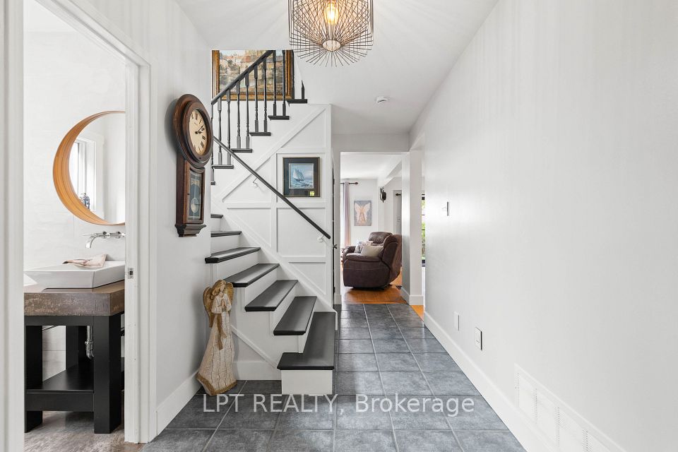 416 Flanagan Court, Newmarket, ON L3X 2E9 8