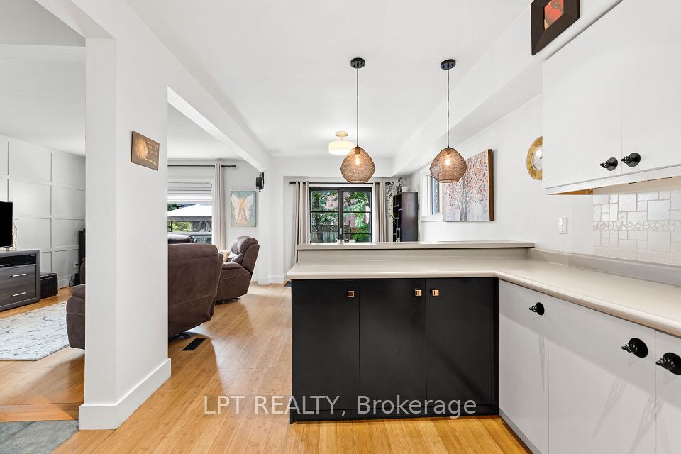 416 Flanagan Court, Newmarket, ON L3X 2E9 21