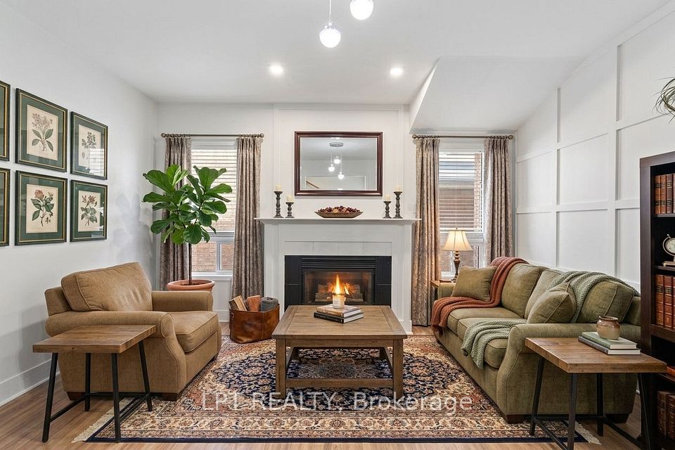 416 Flanagan Court, Newmarket, ON L3X 2E9 9