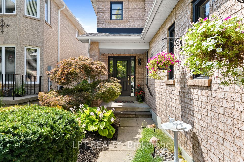 416 Flanagan Court, Newmarket, ON L3X 2E9 4