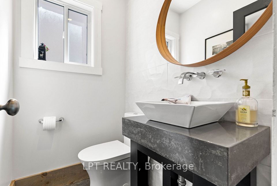 416 Flanagan Court, Newmarket, ON L3X 2E9 13